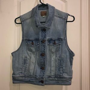 American Eagle crop denim vest